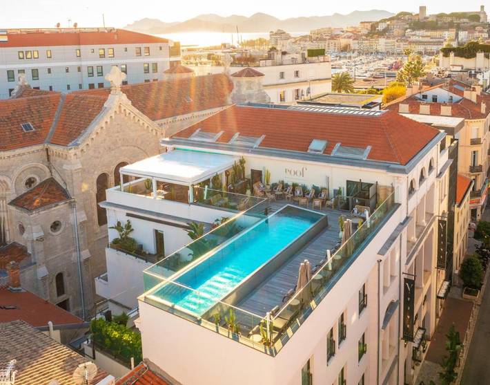 Hôtel pour 2 personnes, avec terrasse ainsi que piscine et sauna dans Palais Des Festivals Et Des Congres