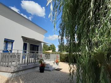 Location de vacances pour 4 personnes, avec jardin et terrasse à Villegusien-le-Lac