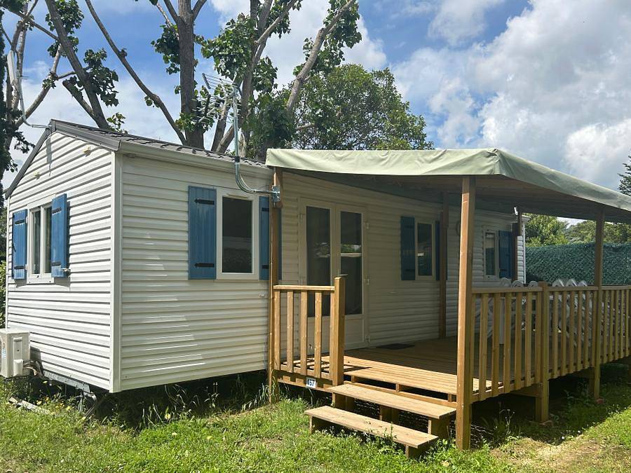 Camping Le Mas de L'isle - Mobilheim 7 personen - Nevada 3 Zimmer - 32 m² - mit Klima + Tv - überdachte Terrasse auf 16 m² - -. in Lunel, Mittelmeerküste (Frankreich)