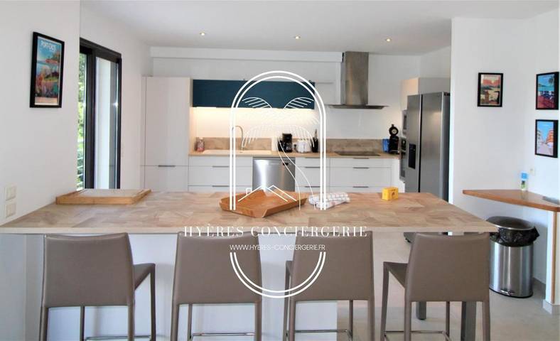 Location de vacances pour 10 personnes, avec jardin ainsi que piscine et vue dans Plage de la Madrague (Giens) - 4