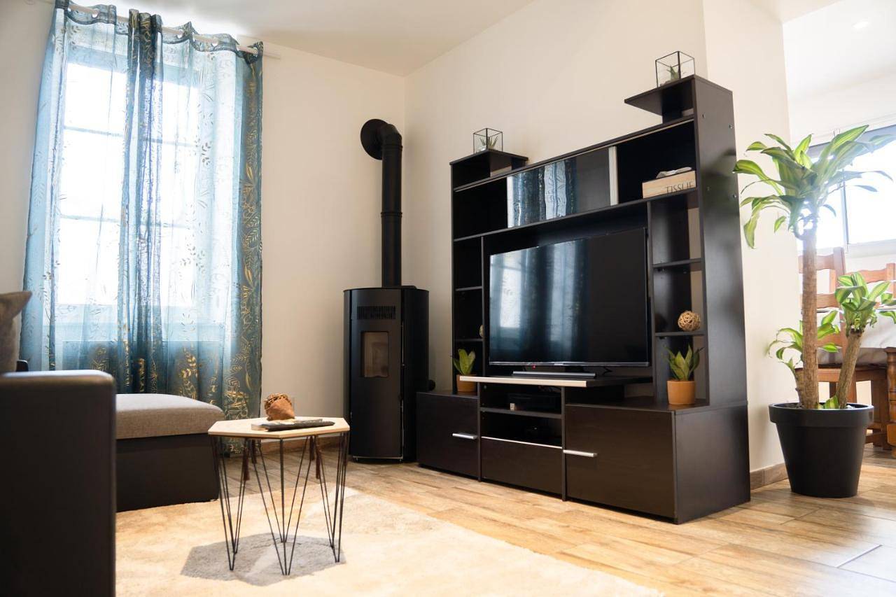 Appartement entier, Two-Bedroom Apartment in Le Creusot, Région d'Autun