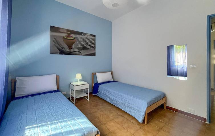 Entire holiday apartment, Seaside Charm: WiFi, AC, Terrace - 2km to Beach in Balestrate, Palermo Province