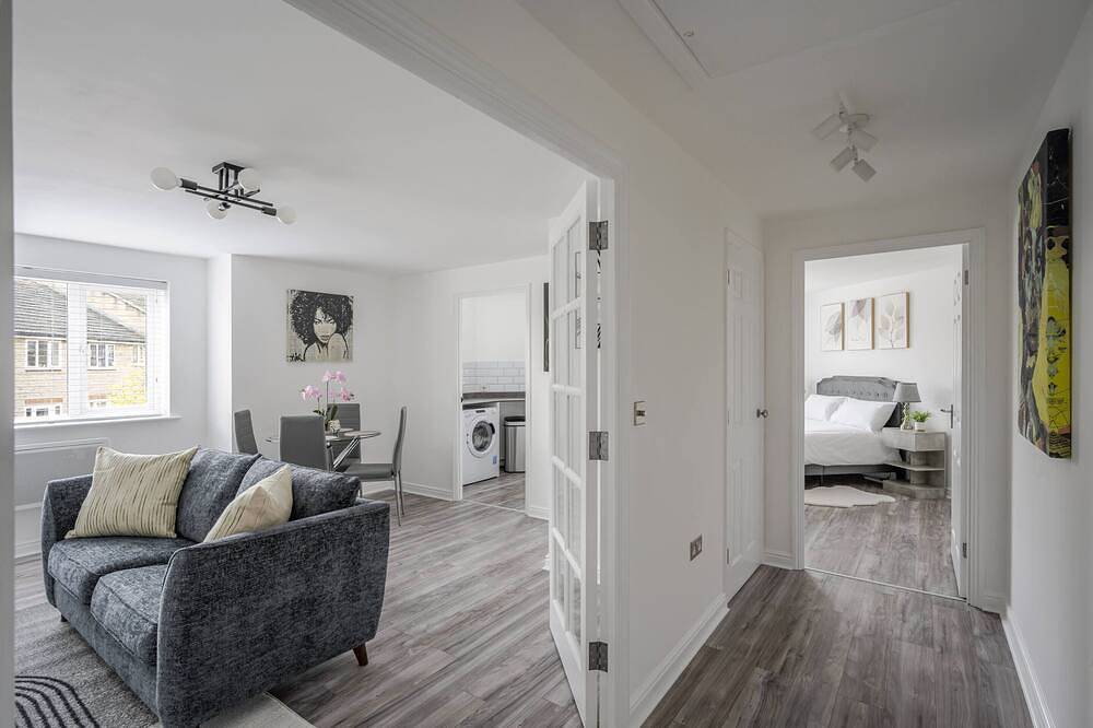 Entire apartment, Plush Two Bed - Free Parking nr Chelmsford City in Chelmsford, Essex
