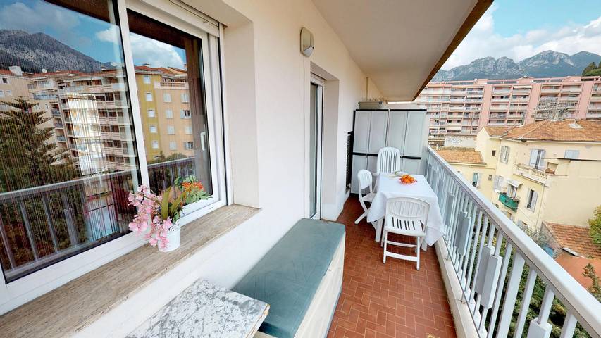 Gîte pour 2 personnes, avec balcon et balcon/terrasse dans Plage Du Borrigo Menton - 2