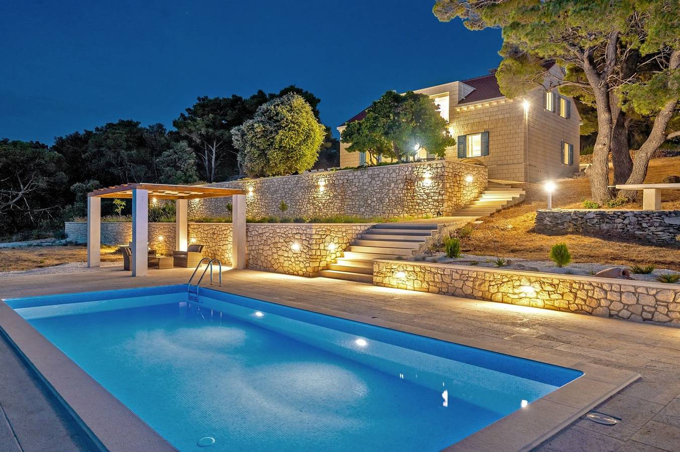 Villa for 12 People in Pucisca, Split-Dalmatia