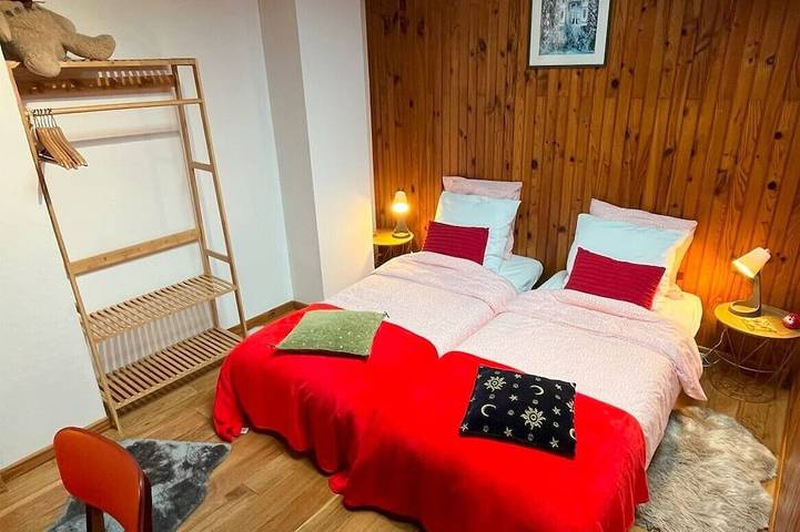Superb Chalet in a quiet location, garden and private parking, near Paris and Disney. in Fontenay-sous-Bois, Val-de-Marne