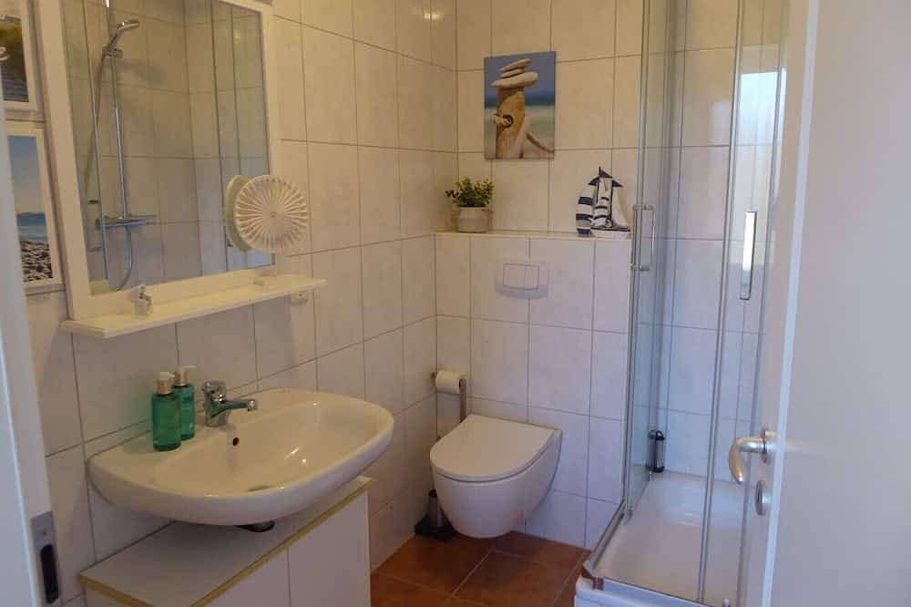 Ganze Wohnung, Auszeit auf Rügen – Gemütliches Bungalow-Apartment mit Terrasse in Sassnitz-Lancken in Sassnitz, Nationalpark Jasmund