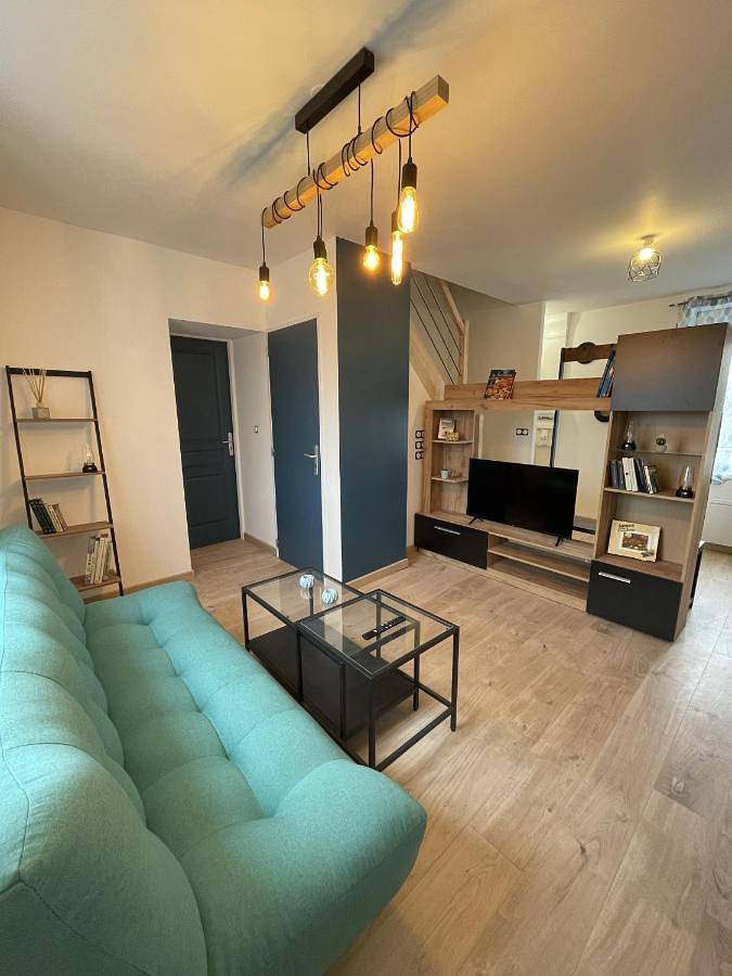 Appartement entier, Three-Bedroom Apartment in Noyen-sur-Sarthe, Sarthe