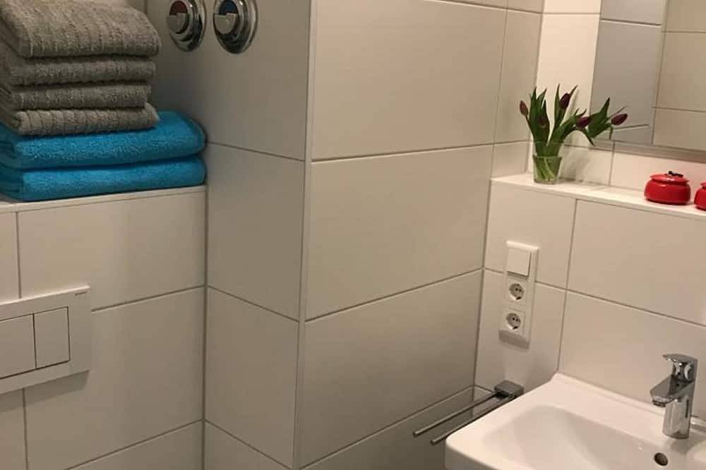 Entire apartment, Centrally located maisonette apartment (25 sqm) with underfloor heating and balcony in Regensburg, Eastern Bavaria