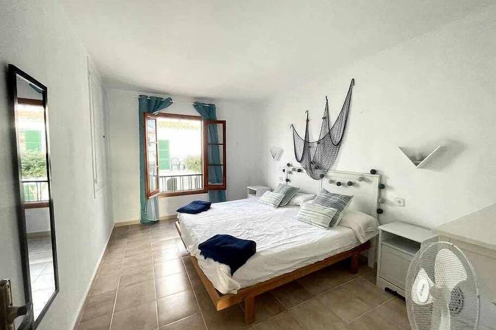 Entire apartment, Brut - Apartamento con Piscina in Cala Blanes, Ciutadella