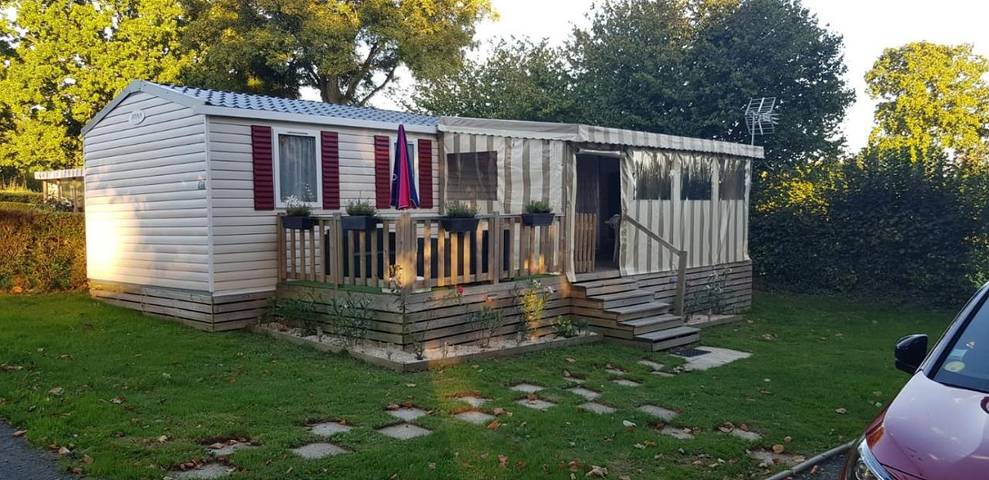 Camping pour 8 personnes, avec Jacuzzi et Terrasse ainsi que Jardin et Piscine