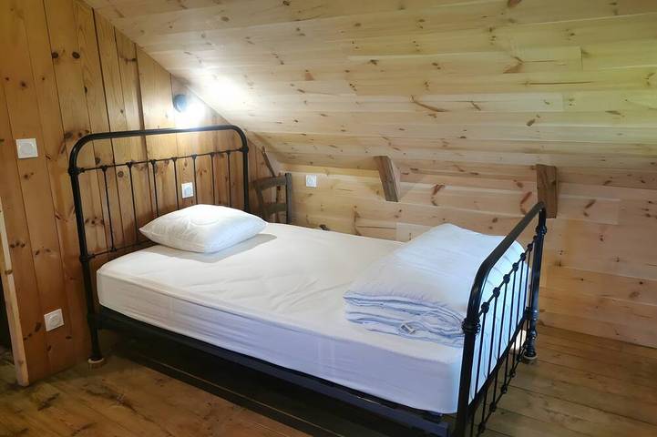 Location de vacances pour 9 personnes, avec jardin dans Lac du Barrage de Grandval - 4