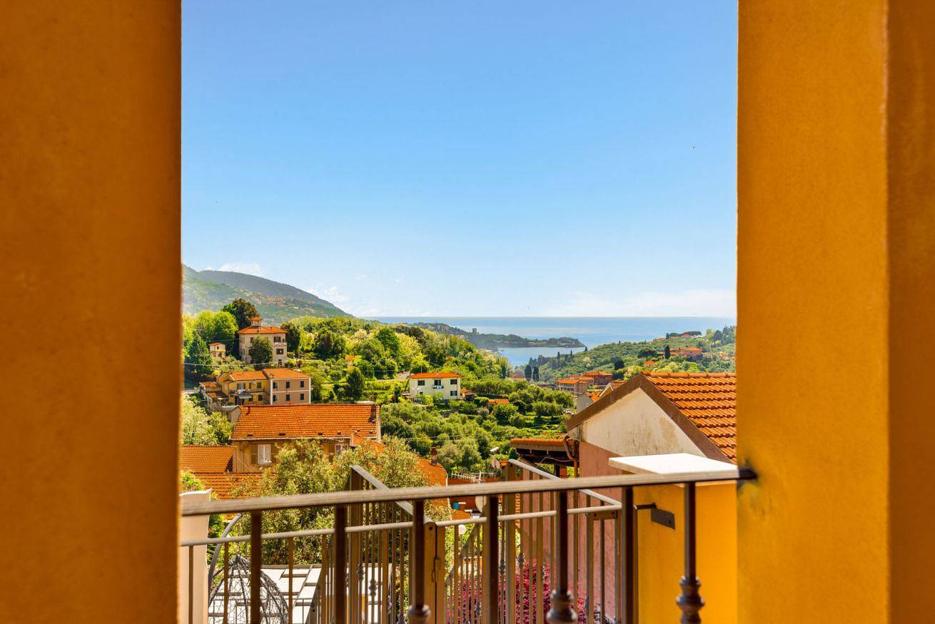 Casa Limoncino · Elegant House with Sea View Terrace in Pitelli, La Spezia