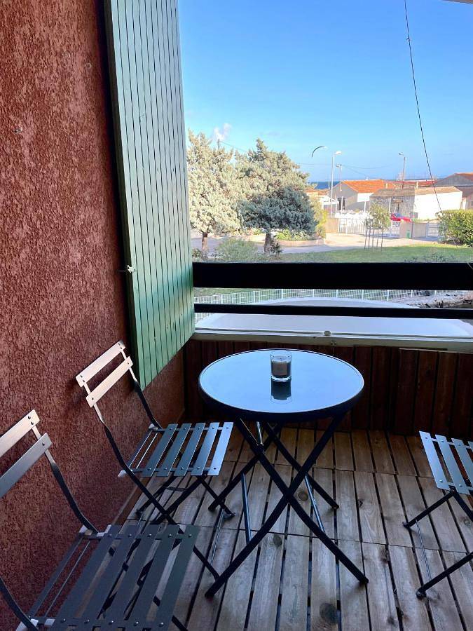 Appartement entier, Le pothuau studio 2 pièces proche plage vue mer in Hyeres, Parc national de Port-Cros