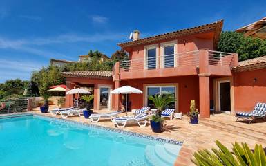 Location de vacances pour 12 personnes, avec jardin et terrasse, animaux acceptés dans Golf Bluegreen Sainte-Maxime