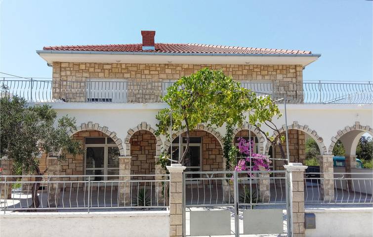 Ganze Ferienwohnung, Reizende 1-Zimmer-Wohnung: WLAN, Terrasse und in der Nähe von Stomorska! in Stomorska, Solta