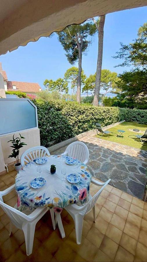 Appartement de vacances pour 4 personnes, avec terrasse ainsi que vue et jardin