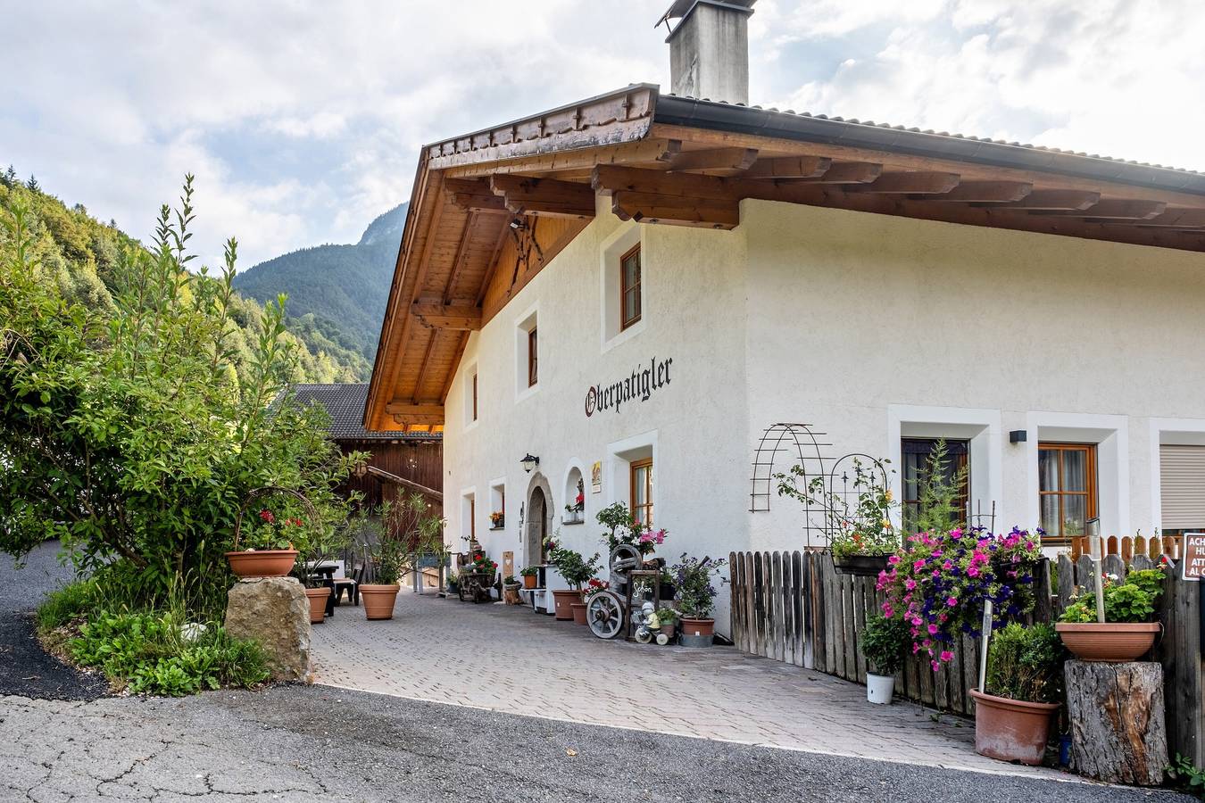 Entire apartment, Holiday Apartment "Oberpatiglhof - Lukas" with Mountain View, Shared Terrace & Wi-Fi in Völs am Schlern, Dolomiti Superski