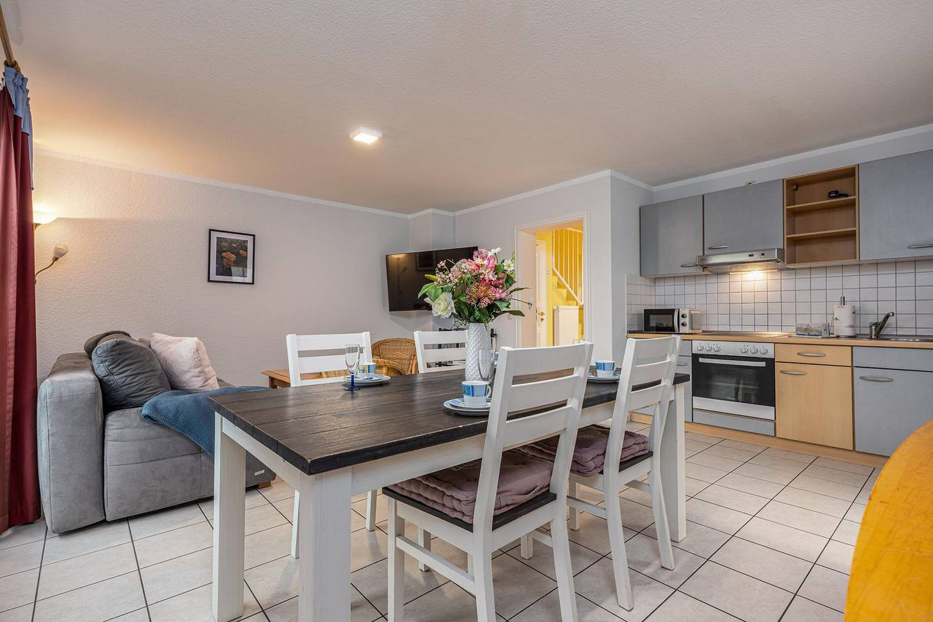 Cozy Terrace Apartment 200m from Beach Parking & Wifi in Ostseebad Wustrow, Wustrow