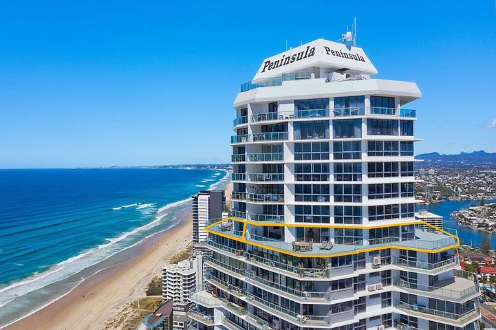 Vacation rental for 6 people, with pool and sauna as well as yard and hot tub in Surfers Paradise