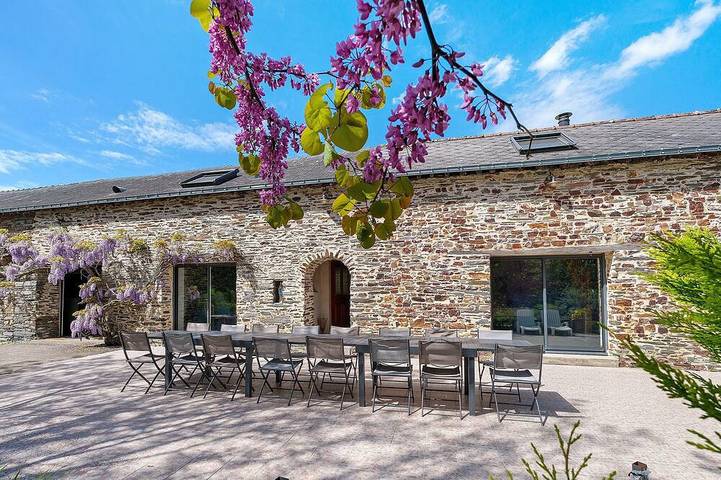 Location de vacances pour 15 personnes, avec jacuzzi ainsi que terrasse et jardin dans Saint-Sulpice-des-Landes
