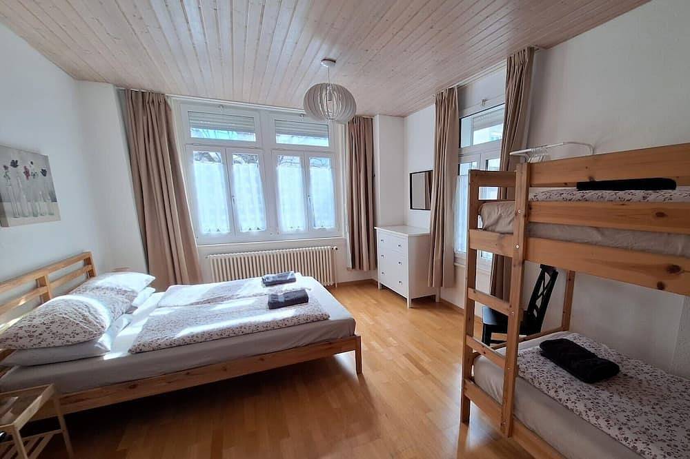 Apartamento entero, Elegante apartamento en planta baja ubicado a 3 minutos a pie de la estación Interlaken West. in Interlaken, Lago de Thun