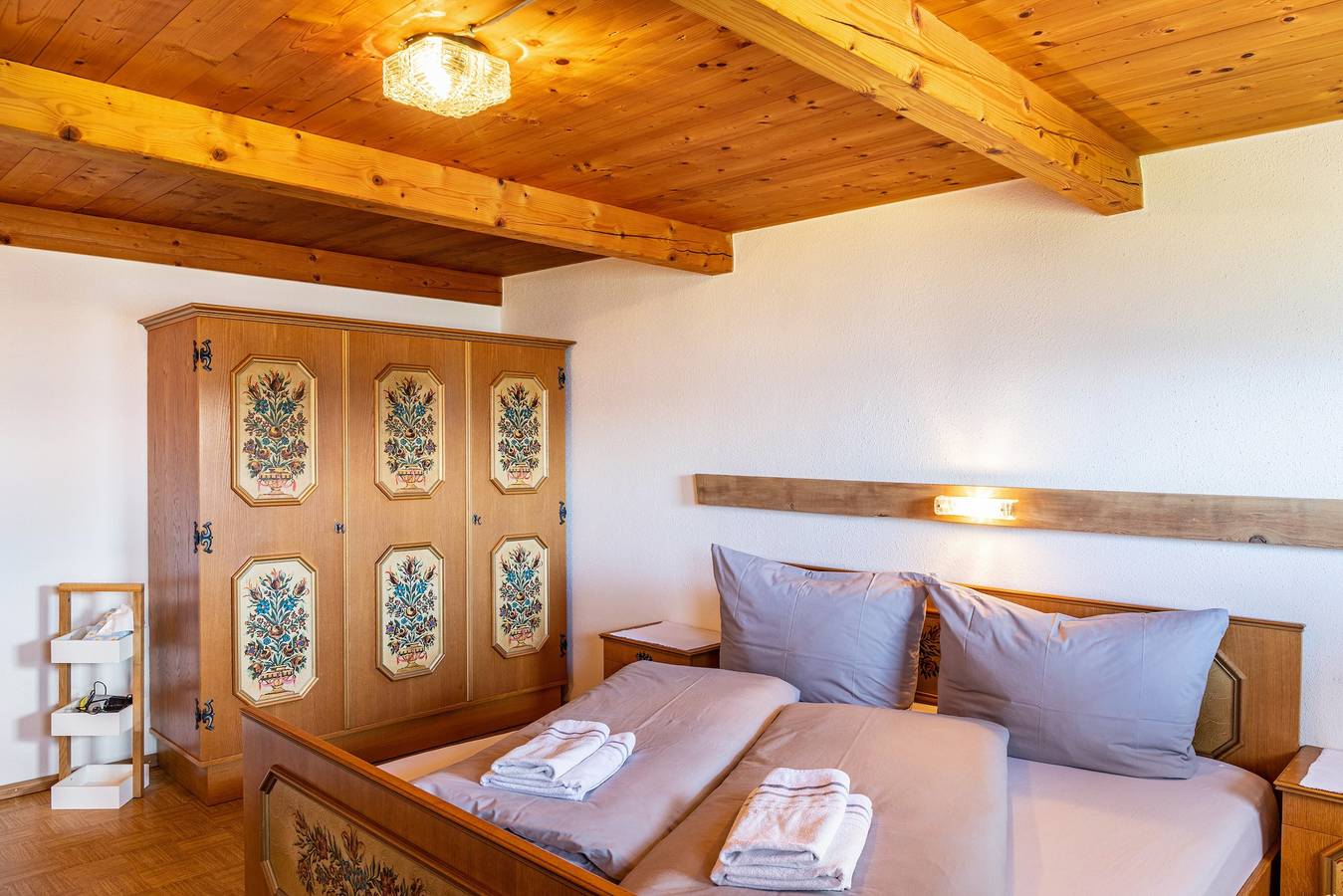 Zimmer 'Doppelzimmer 1. Stock' mit Bergblick in Stummerberg, Ski-Optimal Hochzillertal