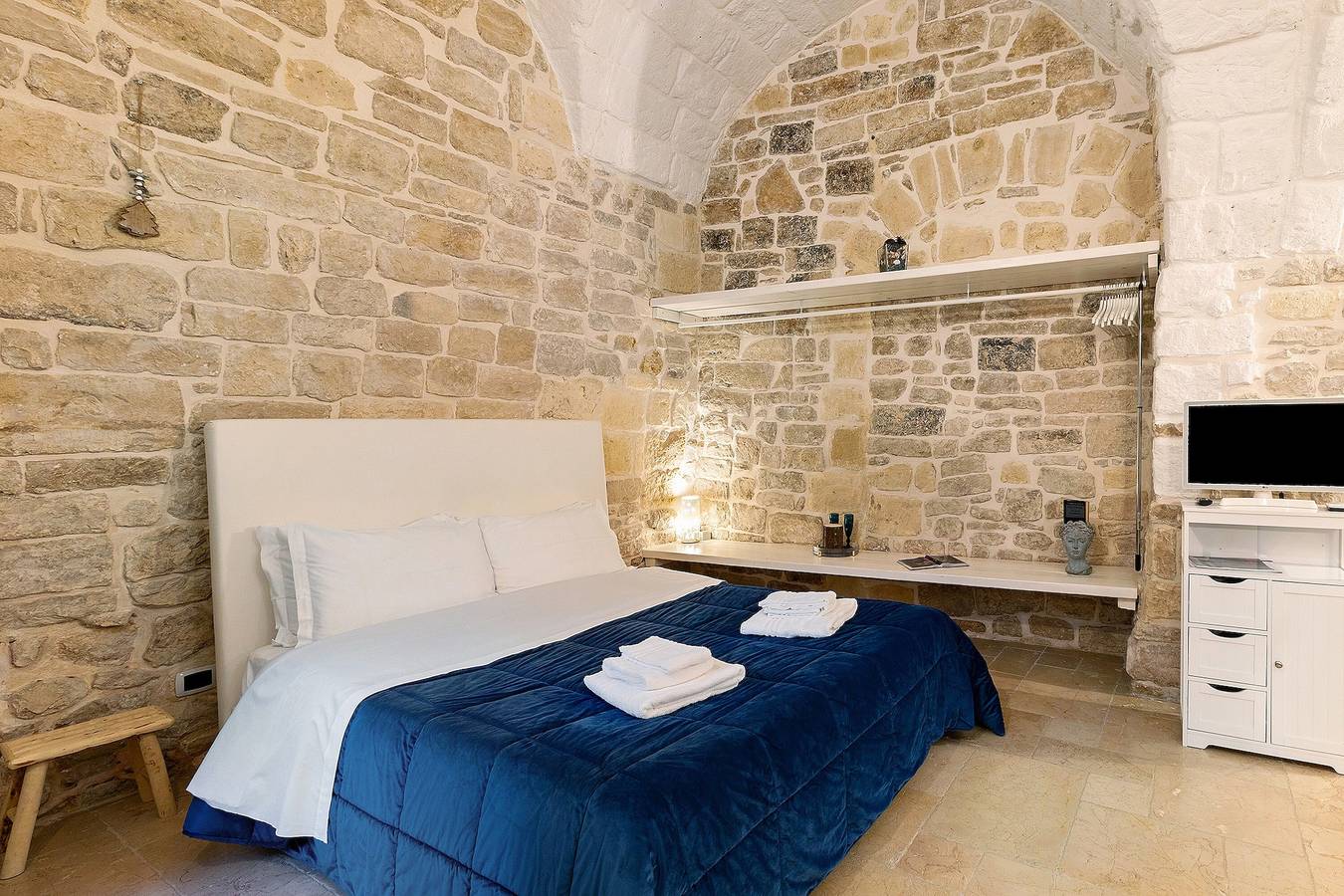 Casa Vacanze 'Charme Room Dimora D'incanto' con Wi-Fi e aria condizionata in Trani, Via Francigena