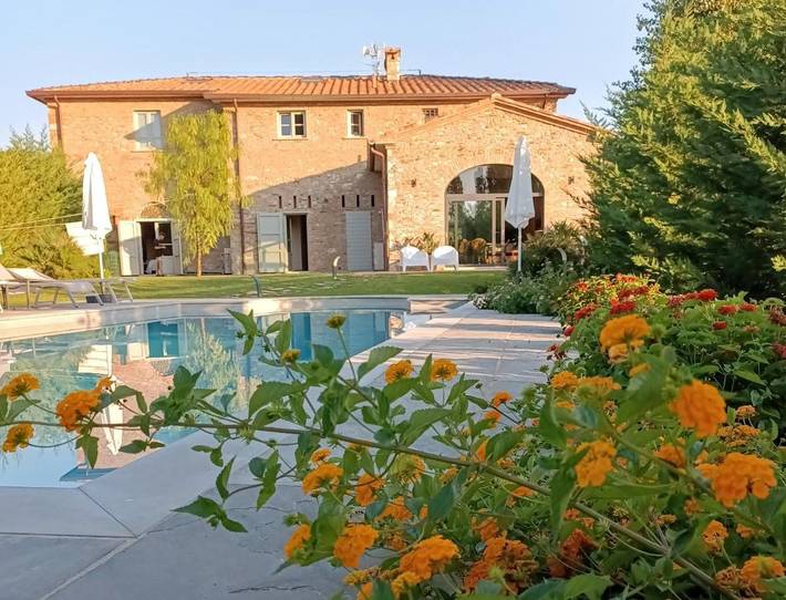 B&b per 2 persone, con Giardino e Piscina nonché Panorama a Pietrasanta
