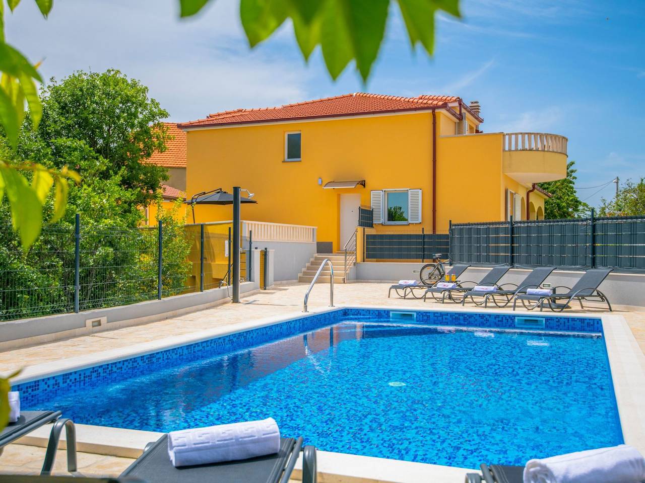 Villa "Mile" mit beheiztem Pool, Grill und Terrasse in Makarska Riviera