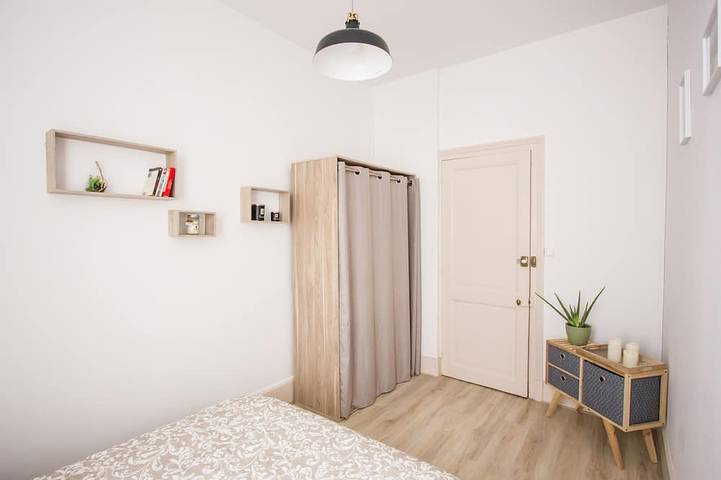 Appartement entier, Le 62 🌟spacious T2🌟 Jardin🌴 parking & tram 💕 in Grenoble, Isère