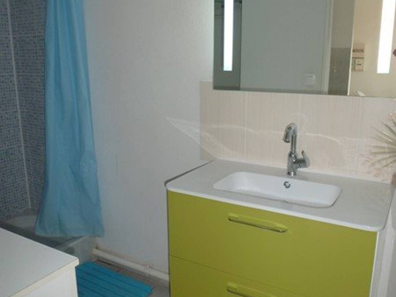 Ganze Wohnung, 2-Zimmer-Wohnung mit Balkon, privatem Parkplatz und Pool in Marseillan in Marseillan, Côte d'Améthyste