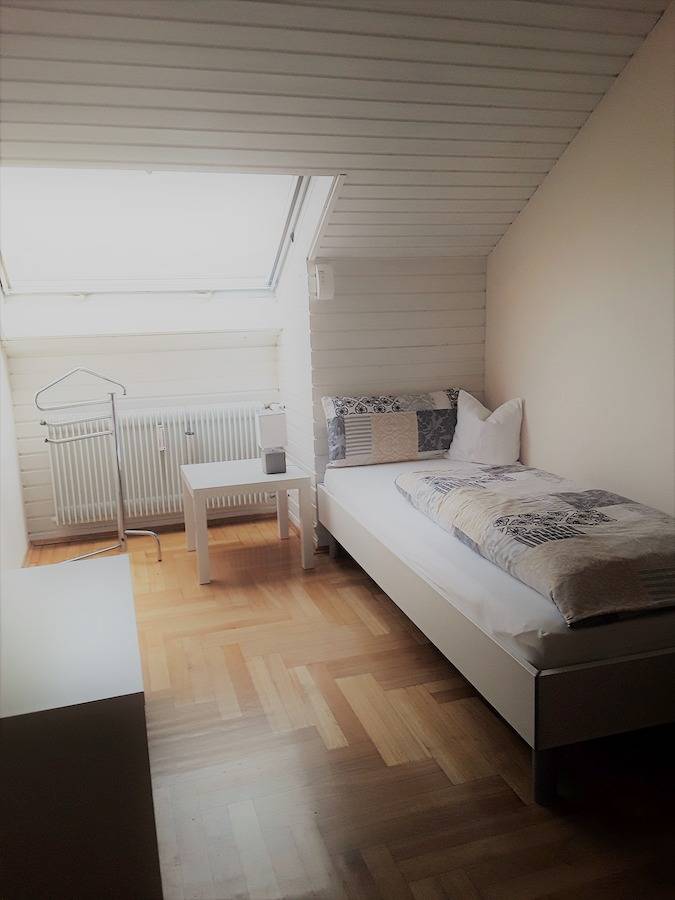 Ganze Wohnung, Ferienwohnung Bieniussa - Ferienwohnung 2 mit zwei Schlafzimmern und Balkon mit Sonnenliege in Gemünden am Main, Maindreieck