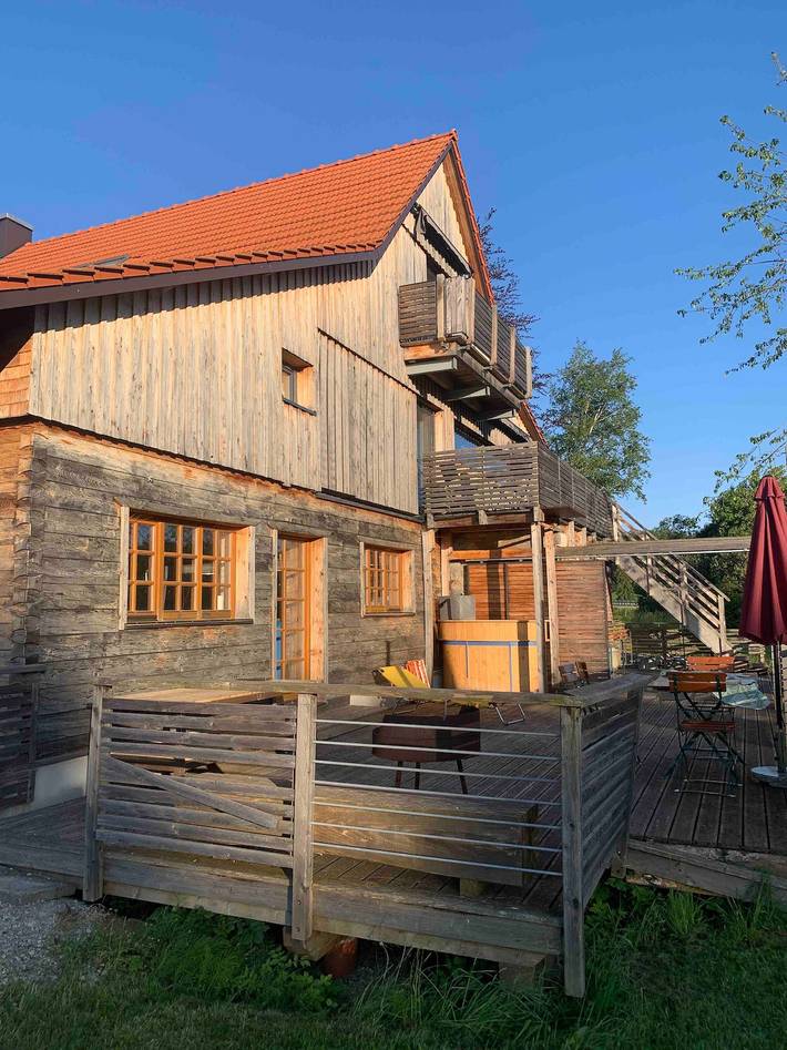 Ferienwohnung für 5 Personen, mit Garten und Balkon sowie Whirlpool im Ostallgäu