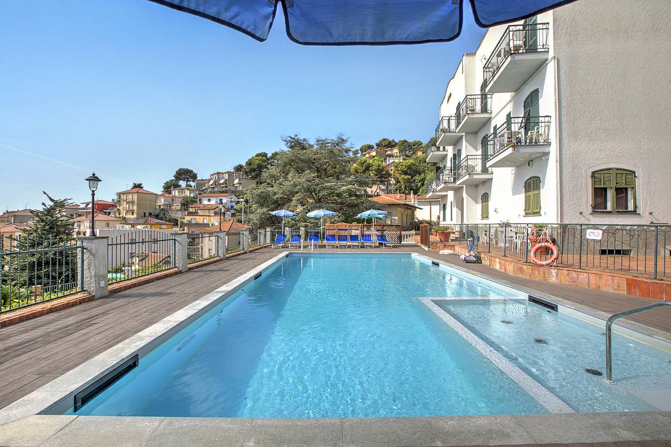 Ganze Wohnung, Seaview Pool Retreat - B2 in Andora, Riviera di Ponente