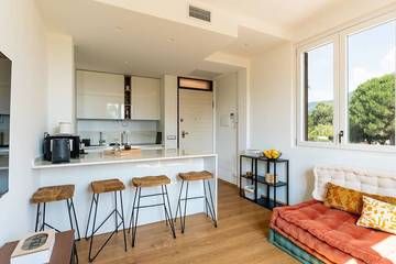 Gîte pour 4 personnes, avec jardin et piscine à Cisano sul Neva