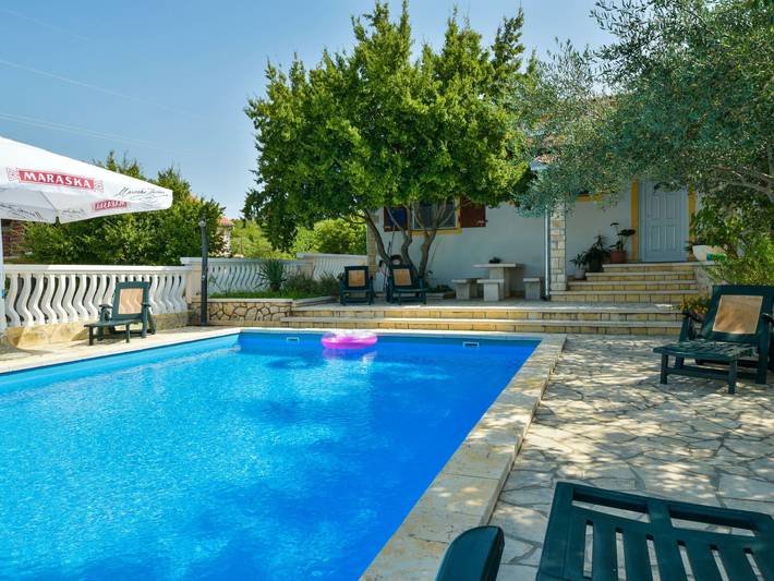 Ferienhaus für 6 Personen, mit Terrasse und Garten in Zadar - 2