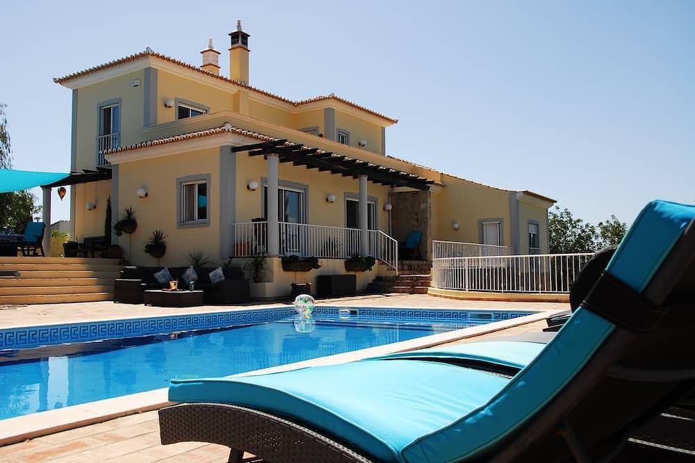 Escape & Unwind in Elegance with Large Private Pool & Amazing Views (Free Wi-Fi) in São Brás de Alportel, Faro Distrikt