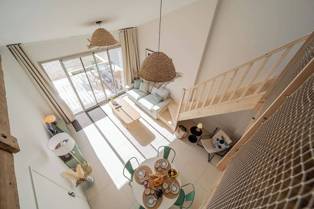 Ganze Wohnung, Two new, adjoining lofts in a former cannery: terraces and parking. in Saintes, Saintes und Umgebung