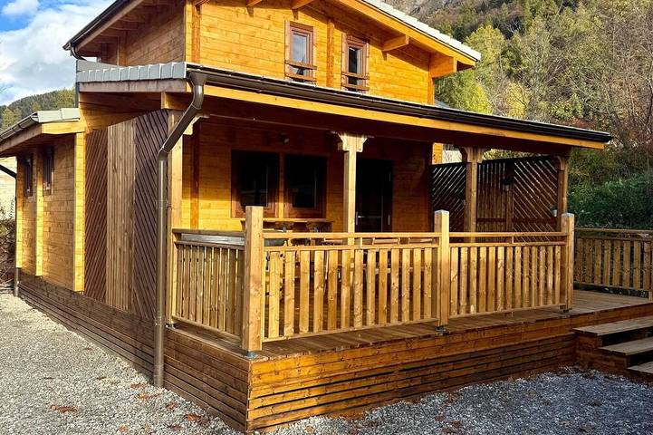 Chalet pour 5 personnes, avec terrasse ainsi que jacuzzi et piscine - 1