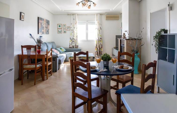 Un apartamento acogedor a 2 km del centro de la ciudad: piscina, wifi y barbacoa en un elegante apartamento in Pechina, Costa de Almería