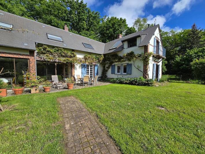 Location de vacances pour 6 personnes, avec terrasse et jardin dans Bâlines