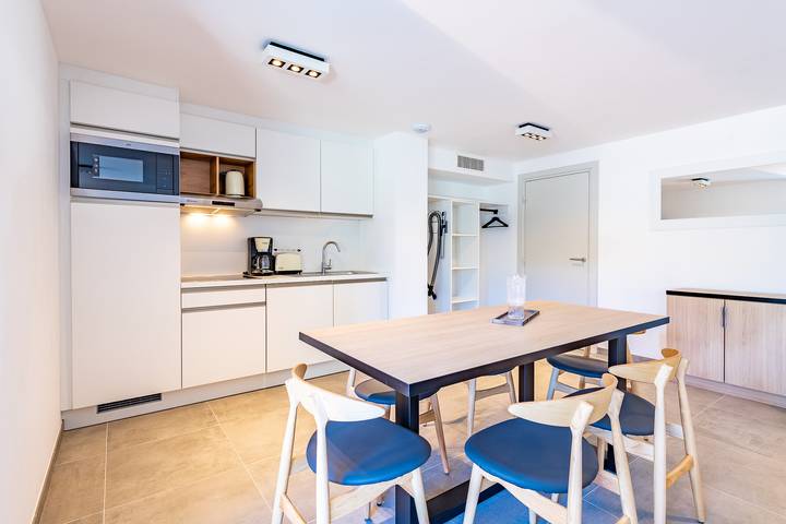 Appartement de vacances pour 6 personnes, avec Balcon et Terrasse ainsi que Jardin et Piscine