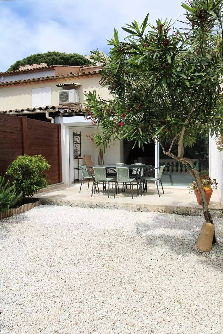 Location de vacances pour 4 personnes, avec jardin et piscine à Gassin - 3
