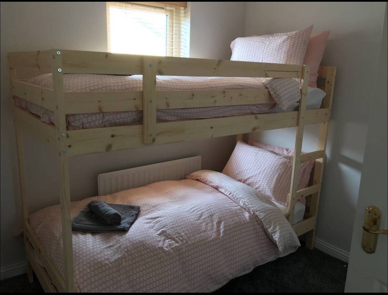 Portrush - 3 Bed - 2 Bath - Parking - Pet Friendly in Portrush, County Antrim