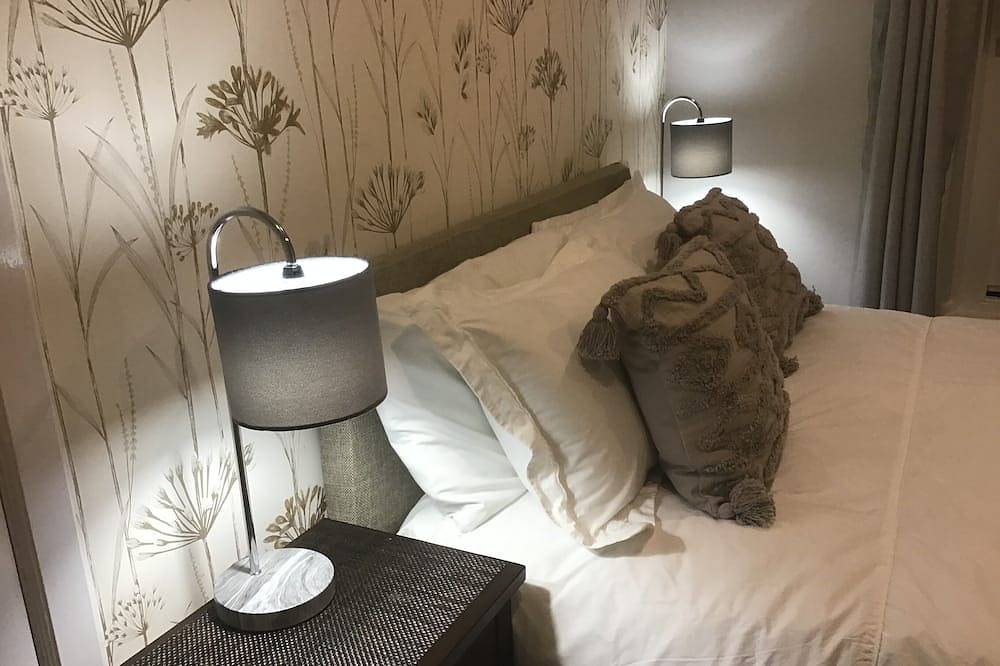 Historic Listed Cottage withconservatory & Garden centre of St Andrews sleeps 6 in St Andrews, Fife region
