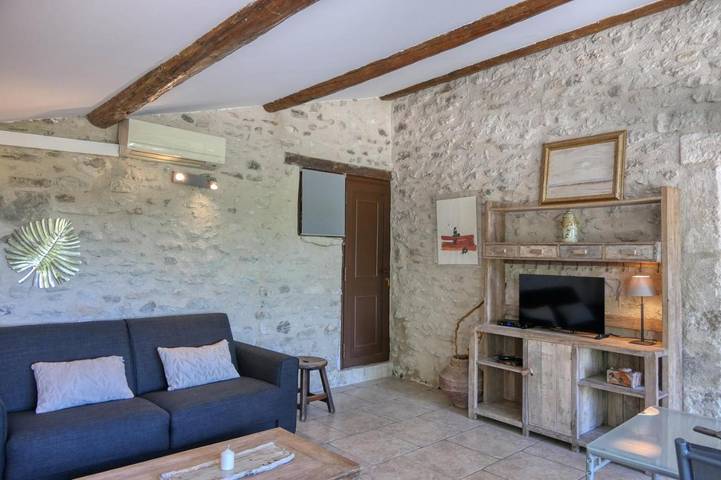 Location de vacances pour 4 personnes, avec piscine ainsi que vue et jardin, animaux acceptés à Solérieux - 2