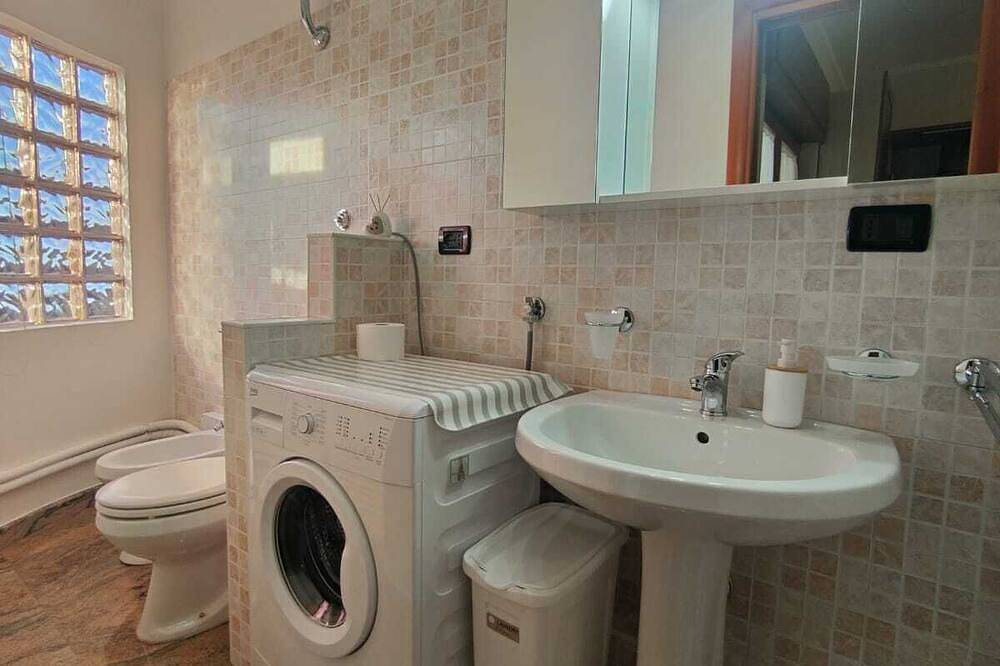 Appartamento intero, La Chicca b&b, appartamento ad uso esclusivo a pochi passi dall'uscita Cs Sud in Cosenza, Provincia di Cosenza