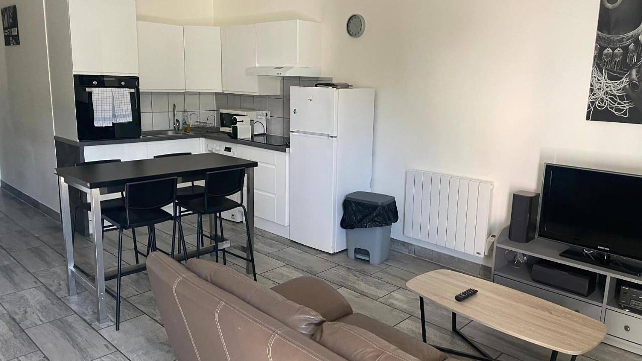 Appartement entier, One-Bedroom Apartment in Lempdes, Région de Clermont-Ferrand