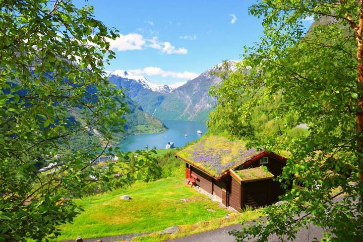Ferienhaus für 4 Personen, mit Balkon und Terrasse sowie Garten und Ausblick in Geirangerfjord